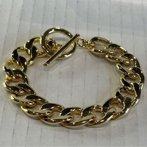 Bold Gold-Tone Curb Chain Bracelet with Toggle Clasp – 8.5”